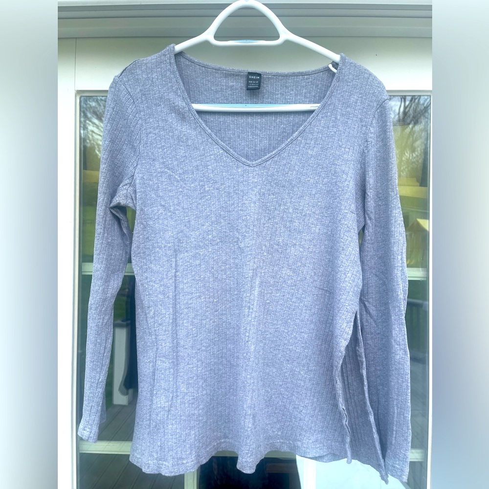 Gray, ribbed, side slit maternity top with tie